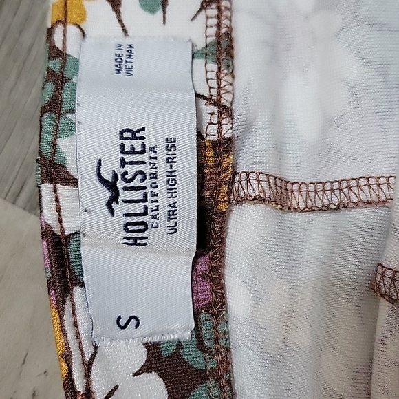 Hollister Floral Flare Leggings Size Small - Picture 6 of 9